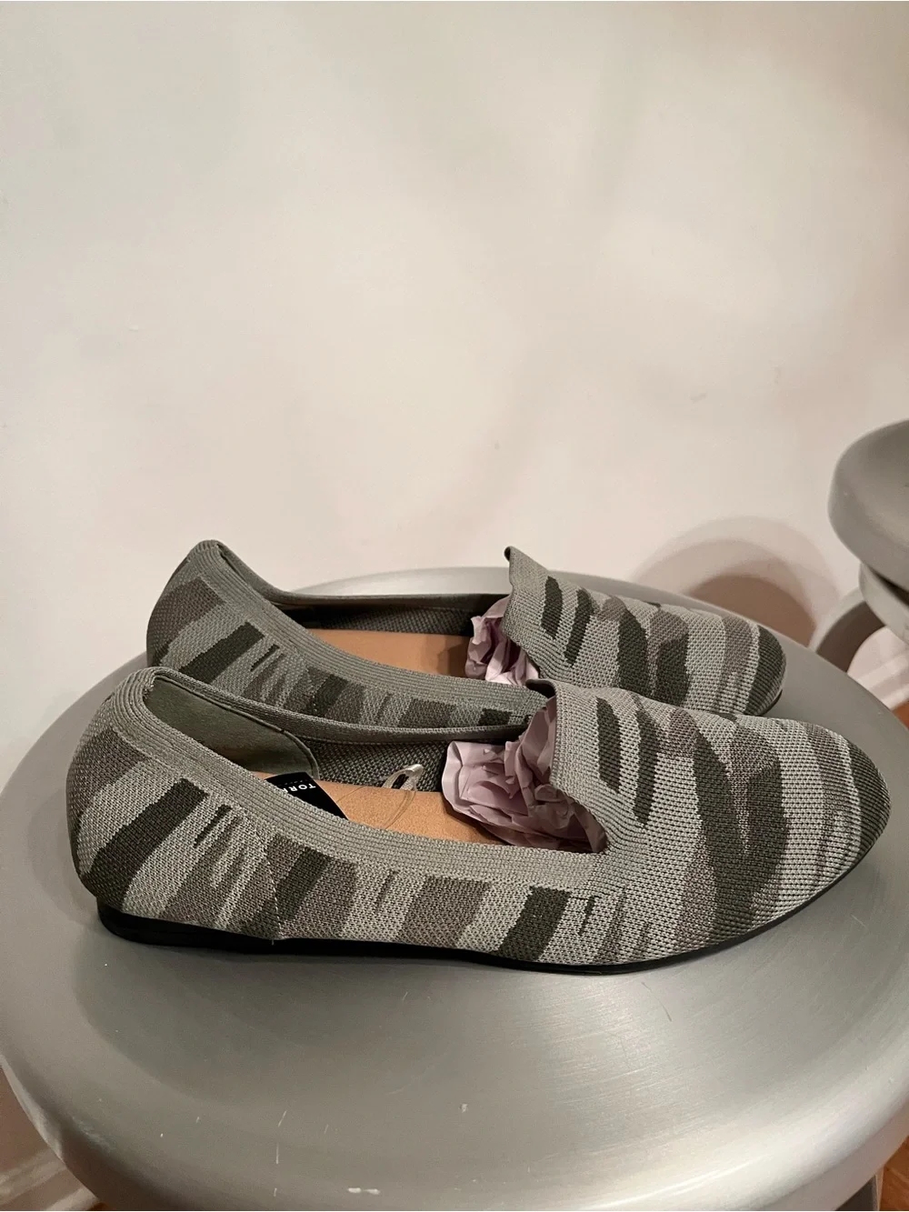 NWT Women’s Knit Camo Slip-On Flats Gray Camo Print Size 9.5